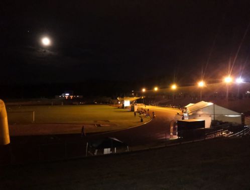 Smutný prázdný stadion